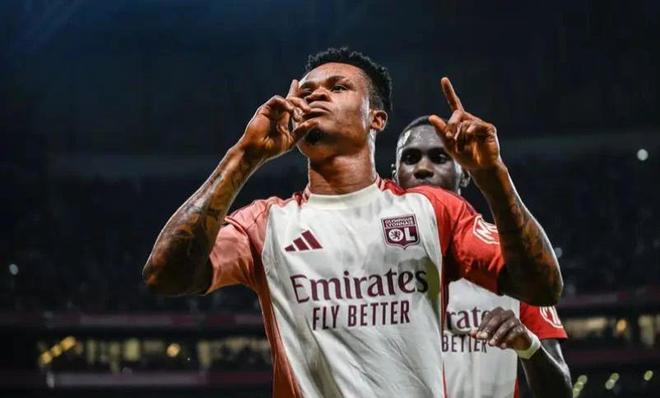 比分更刺眼 比分更刺眼